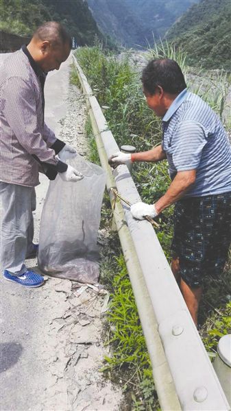 四川千佛山遭陌生人放生兩車蛇 村民不敢上山采藥