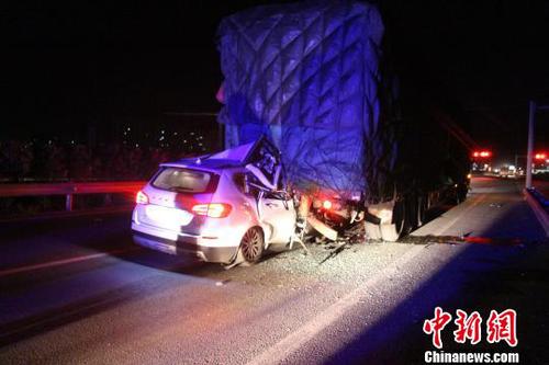 大理云浪收費站外發生車禍致五人死亡