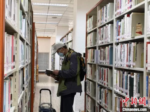 浙江圖書館內，讀者在閱讀。　童笑雨 攝